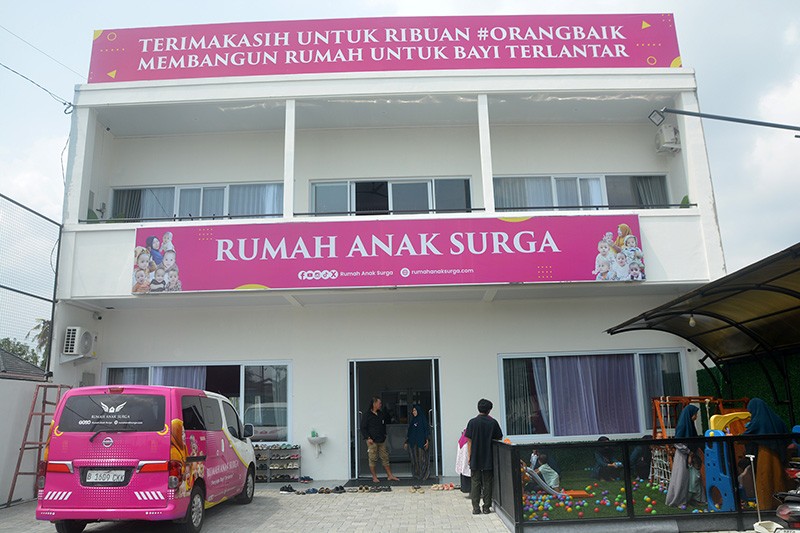 Potret Aktivitas Rumah Anak Surga Merawat Bayi Terlantar - Bagian 5