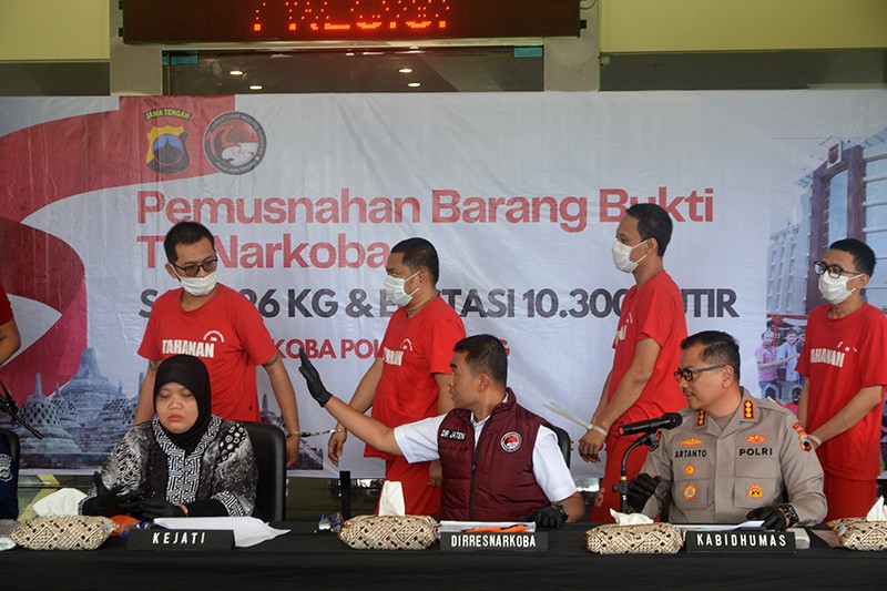 Ditresnarkoba Polda Jateng Musnahkan 26 Kg Sabu dan 10.300 Butir Ekstasi - Bagian 3
