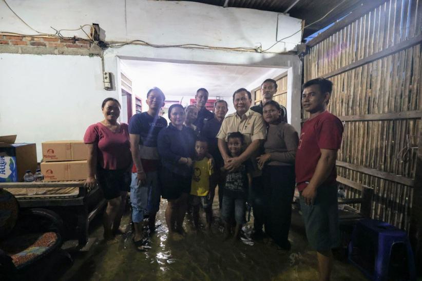 Presiden Prabowo Datangi Warga Bekasi yang Masih Dikepung Banjir - Bagian 3