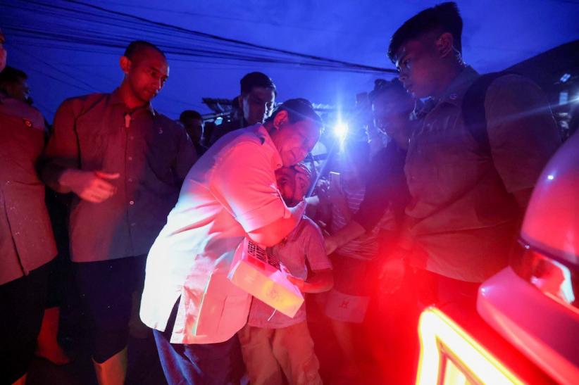 Presiden Prabowo Datangi Warga Bekasi yang Masih Dikepung Banjir - Bagian 4