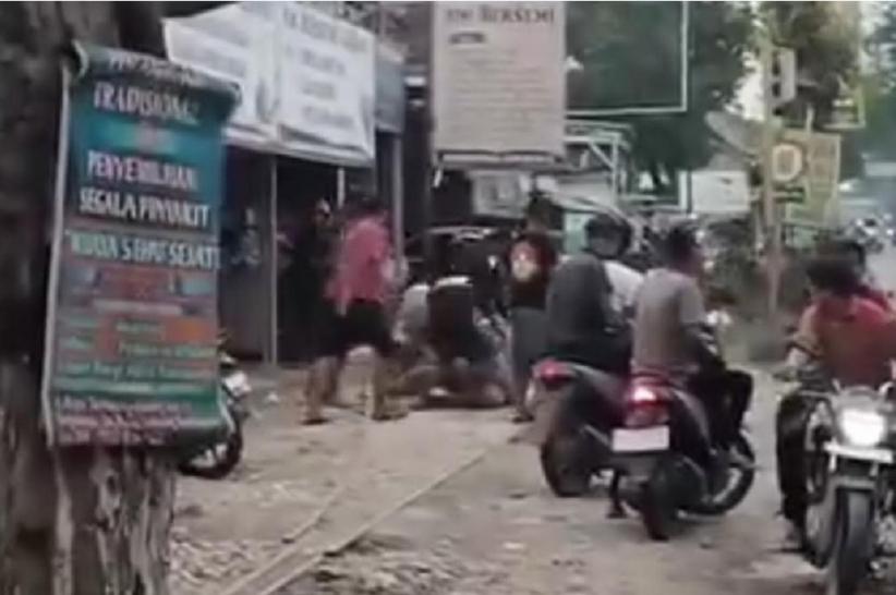 Viral 2 Debt Collector di Grobogan Diamuk Massa usai Coba Tarik Paksa Motor Warga