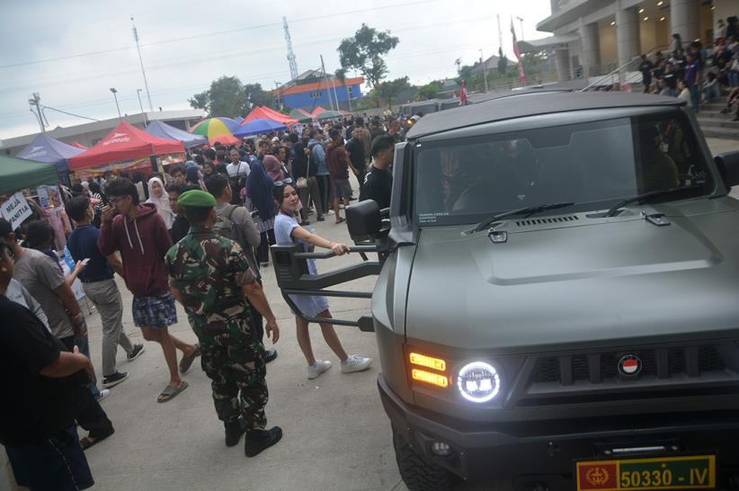 Antusiasme Warga Semarang Ngabuburit Naik Maung MV3 Pindad - Bagian 3