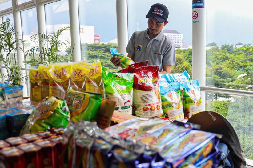 Belanja Sembako Murah dan Daging Segar di Pasar Ramadan LRT Jakarta - Bagian 4