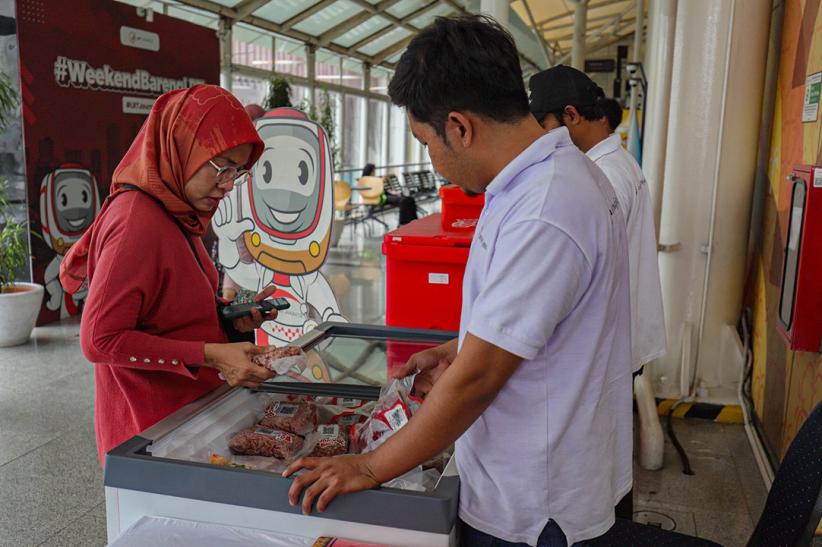 Belanja Sembako Murah dan Daging Segar di Pasar Ramadan LRT Jakarta - Bagian 5