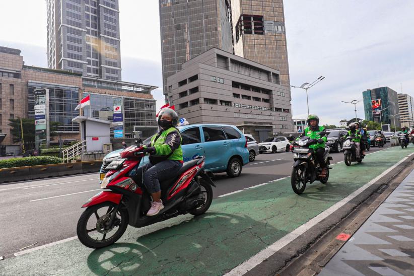 Pengemudi Ojek Online Dapat THR - Bagian 2