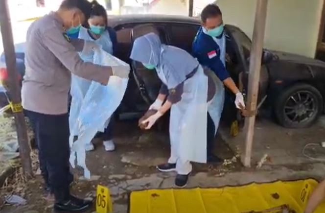 title Gresik Geger, Kerangka Ditemukan Dalam Honda Civic Depan Asrama Polisi Ujungpangkah Gresik Geger, Kerangka Ditemukan Dalam Honda Civic Depan Asrama Polisi Ujungpangkah