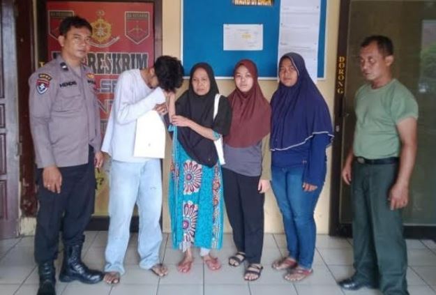title Anak Durhaka di Pematangsiantar, Tak Diberi Uang Beli Narkoba Tega Aniaya Ibu Kandung Anak Durhaka di Pematangsiantar, Tak Diberi Uang Beli Narkoba Tega Aniaya Ibu Kandung