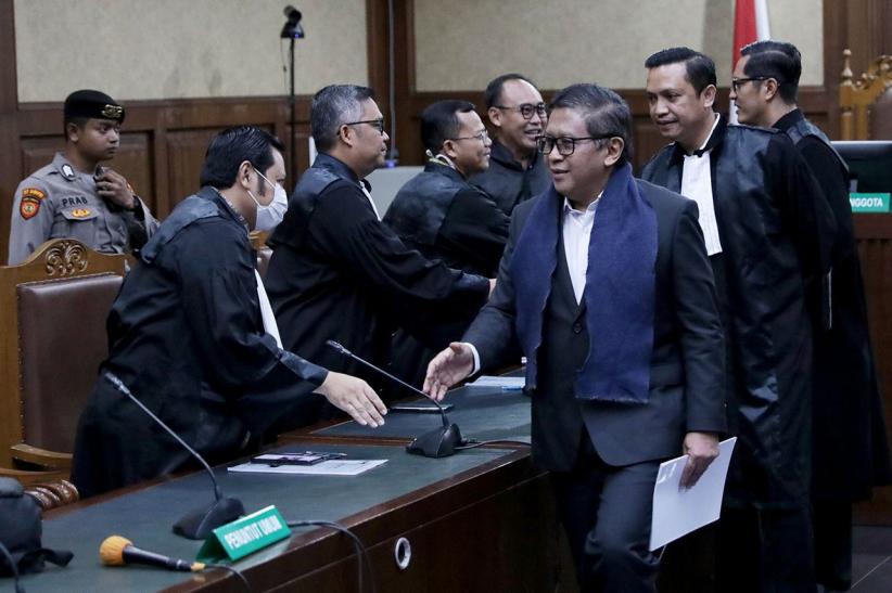 Hasto Didakwa Menghalangi Penyidikan Kasus Harun Masiku - Bagian 3