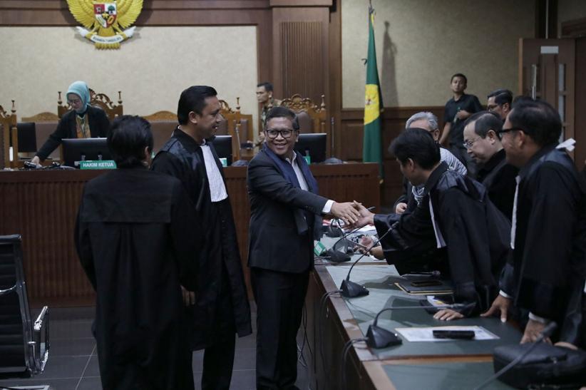 Hasto Didakwa Menghalangi Penyidikan Kasus Harun Masiku - Bagian 4