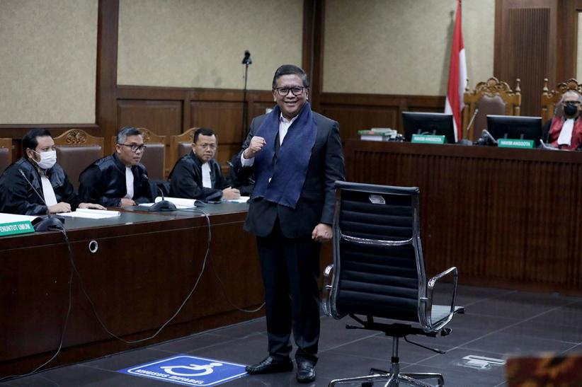 Hasto Didakwa Menghalangi Penyidikan Kasus Harun Masiku - Bagian 2