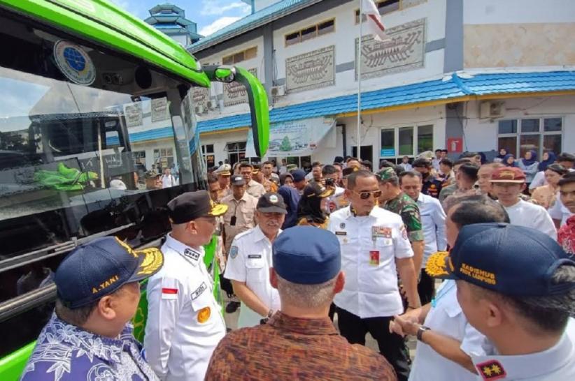 title Mudik Lebaran 2025, Menhub Pastikan Tak Ada Tarif Eksekutif di Pelabuhan Bakauheni Mudik Lebaran 2025, Menhub Pastikan Tak Ada Tarif Eksekutif di Pelabuhan Bakauheni