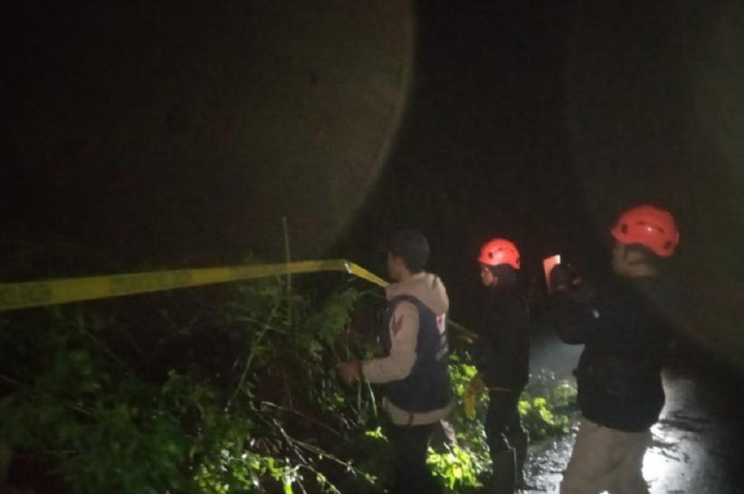 title Jalur Wisata Gunung Bromo Longsor usai Diguyur Hujan, Akses Kendaraan Terganggu Jalur Wisata Gunung Bromo Longsor usai Diguyur Hujan, Akses Kendaraan Terganggu