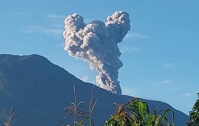 Gunung Marapi Meletus Sore Ini, Lontarkan Abu Vulkanik 1.000 Meter