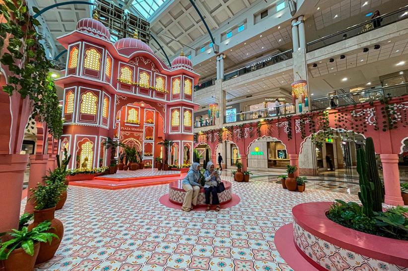 Dekorasi Bernuansa Ramadan di Pusat Perbelanjaan - Bagian 3