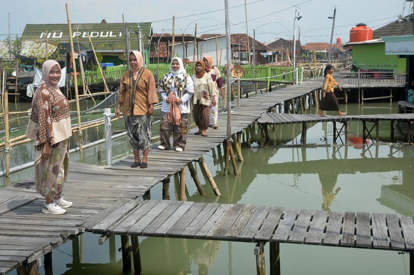 Peragaan Busana Ramah Lingkungan di Desa Tenggelam - Bagian 1