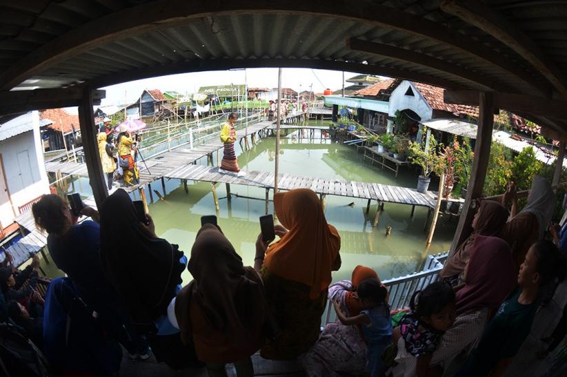 Peragaan Busana Ramah Lingkungan di Desa Tenggelam - Bagian 3