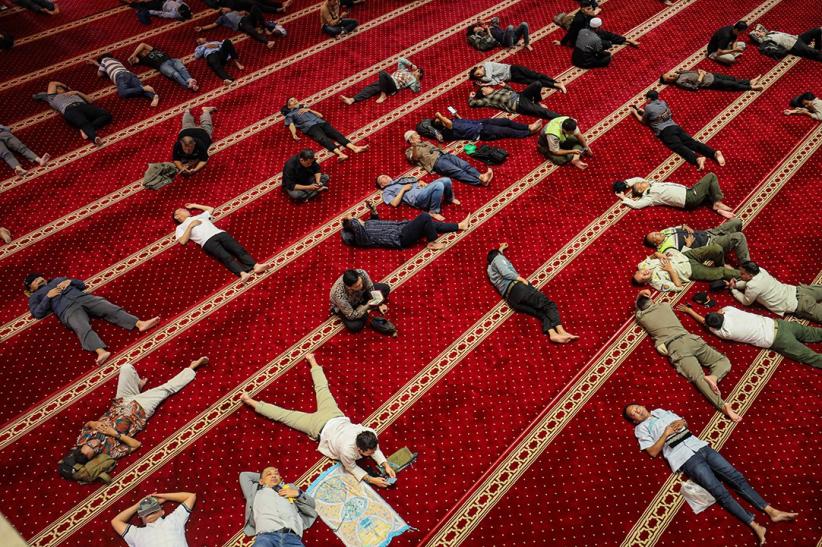 Menunggu Waktu Berbuka Puasa Sambil Iktikaf di Masjid Istiqlal  - Bagian 2
