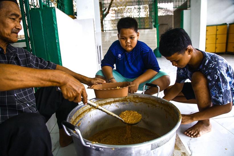 Berbagi Takjil Bubur Suro - Bagian 2