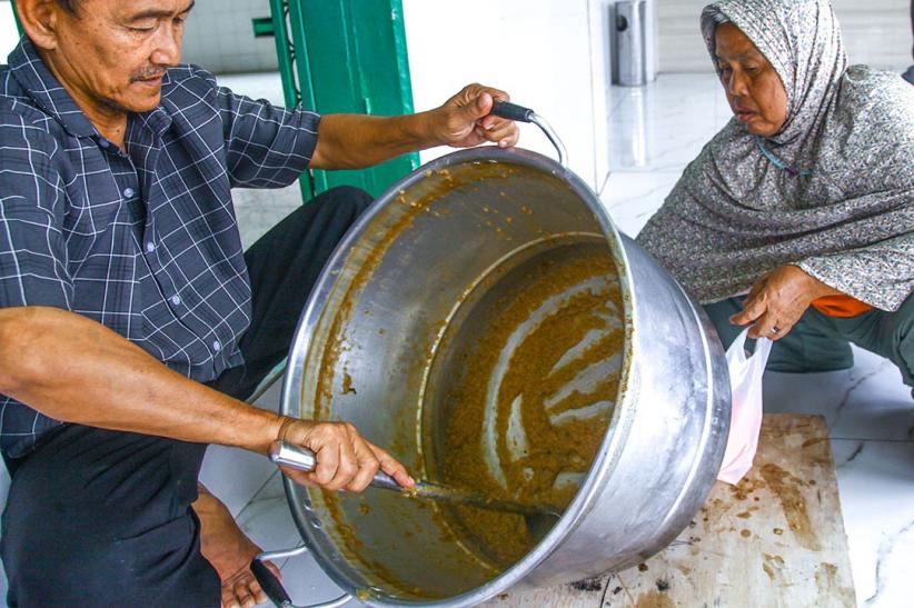 Berbagi Takjil Bubur Suro - Bagian 3
