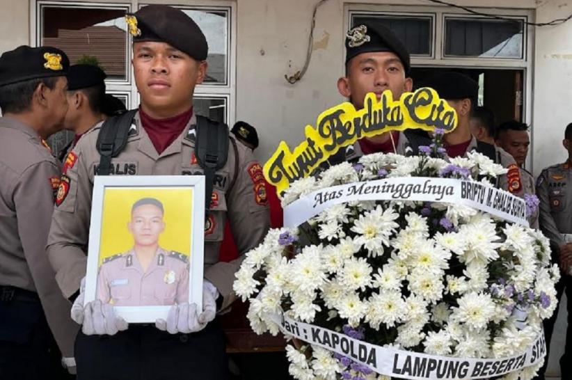 title Sosok Bripda M Ghalib Polisi Muda Tewas Ditembak saat Gerebek Sabung Ayam di Lampung Sosok Bripda M Ghalib Polisi Muda Tewas Ditembak saat Gerebek Sabung Ayam di Lampung