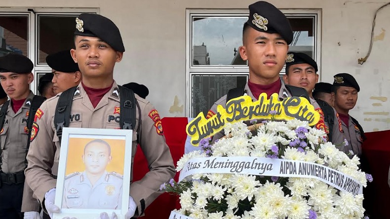 title Tewas Ditembak saat Gerebek Sabung Ayam di Lampung, Bripka Petrus Tinggalkan Bayi 6 Bulan Tewas Ditembak saat Gerebek Sabung Ayam di Lampung, Bripka Petrus Tinggalkan Bayi 6 Bulan