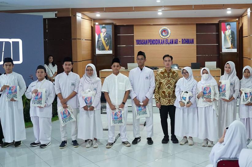 Wapres Gibran Didampingi Waketum Kadin Indonesia Clarissa Tanoesoedibjo Hadiri Workshop AI - Bagian 4
