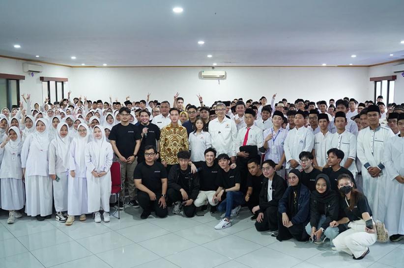 Wapres Gibran Didampingi Waketum Kadin Indonesia Clarissa Tanoesoedibjo Hadiri Workshop AI - Bagian 6