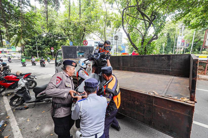 12 Motor Diangkut ke Truk Dishub Gegara Parkir Liar di Gandaria City dan Pondok Indah - Bagian 2