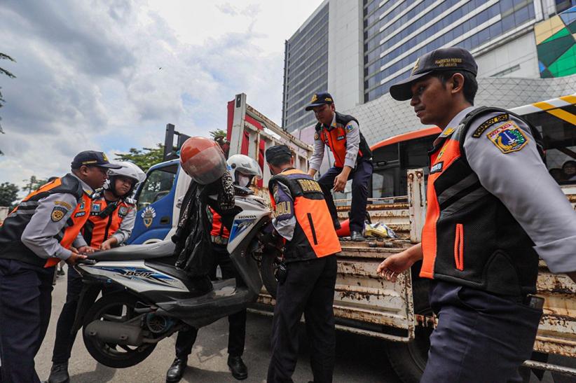 12 Motor Diangkut ke Truk Dishub Gegara Parkir Liar di Gandaria City dan Pondok Indah - Bagian 1