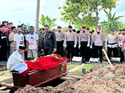 title Wakapolda Lampung Pimpin Pemakaman Briptu Anumerta M Ghalib di Bandarlampung Wakapolda Lampung Pimpin Pemakaman Briptu Anumerta M Ghalib di Bandarlampung