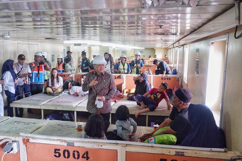 Menteri Perhubungan Cek Persiapan Mudik di Pelabuhan Soekarno Hatta Makassar - Bagian 1