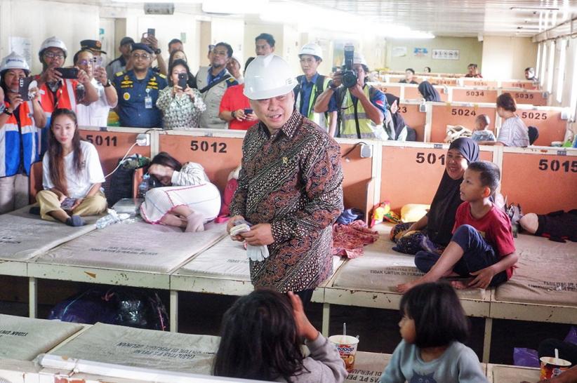 Menteri Perhubungan Cek Persiapan Mudik di Pelabuhan Soekarno Hatta Makassar - Bagian 2