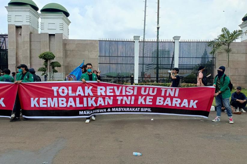 Mahasiswa dan Masyarakat Sipil Bergerak Tolak RUU TNI - Bagian 3