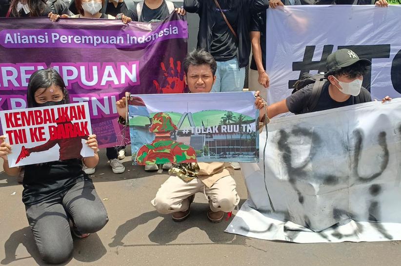 Mahasiswa dan Masyarakat Sipil Bergerak Tolak RUU TNI - Bagian 2