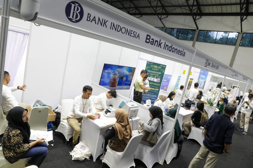 Antusiasme Warga Tukar Uang Baru yang Digelar Bank Indonesia - Bagian 2