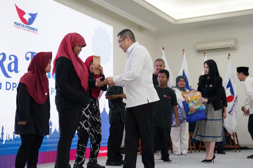 Hary Tanoesoedibjo Hadiri Buka Bersama Pengurus DPP Partai Perindo - Bagian 3