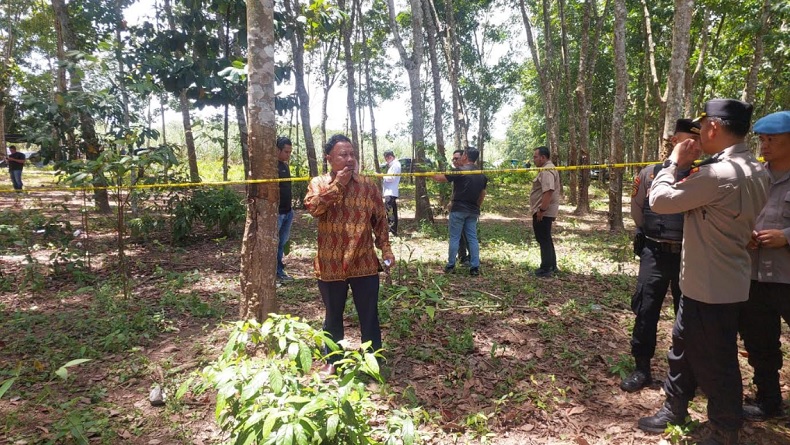 title 3 Polisi Tewas Ditembak Oknum TNI, Kompolnas Ungkap Senpi yang Digunakan Bukan Rakitan 3 Polisi Tewas Ditembak Oknum TNI, Kompolnas Ungkap Senpi yang Digunakan Bukan Rakitan