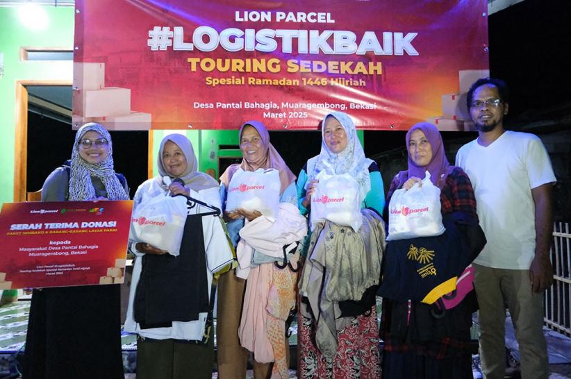 Ratusan Paket Sembako dan Barang Layak Pakai untuk Warga Muaragembong - Bagian 2