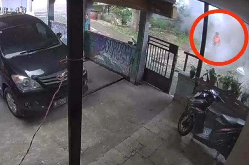 title Ledakan Petasan di Malang, 5 Anak Luka-luka Dilarikan ke Rumah Sakit Ledakan Petasan di Malang, 5 Anak Luka-luka Dilarikan ke Rumah Sakit