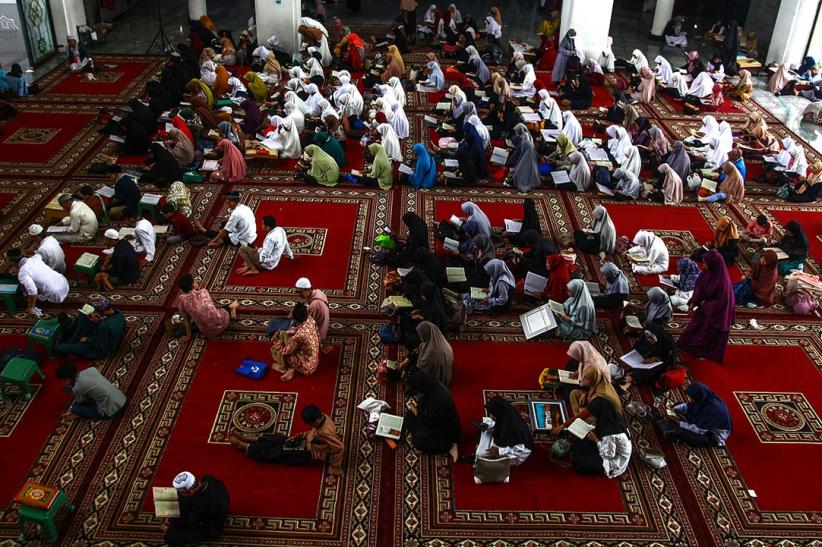 Potret Ratusan Warga Palembang Sehari Membaca Alquran 10 Juz - Bagian 3