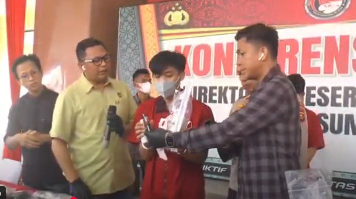 title Rumah Produksi Narkoba Sintetis di Palembang Digerebek, 2 Pelaku Ditangkap Rumah Produksi Narkoba Sintetis di Palembang Digerebek, 2 Pelaku Ditangkap