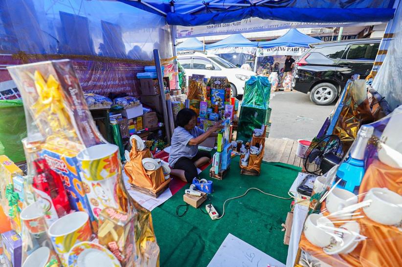 Potret Pedagang Parsel Lebaran di Cikini Menunggu Pembeli - Bagian 5