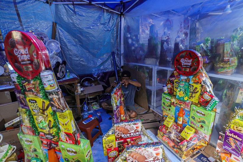 Potret Pedagang Parsel Lebaran di Cikini Menunggu Pembeli - Bagian 4