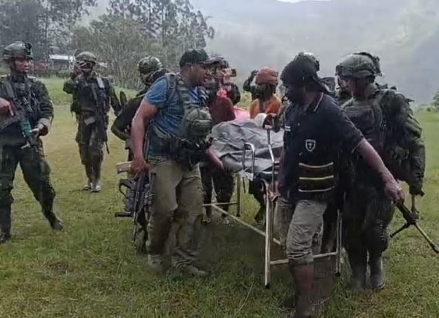 title 8 Korban Serangan KKB di Yahukimo Dievakuasi ke RSAD Marthen Indey Jayapura 8 Korban Serangan KKB di Yahukimo Dievakuasi ke RSAD Marthen Indey Jayapura