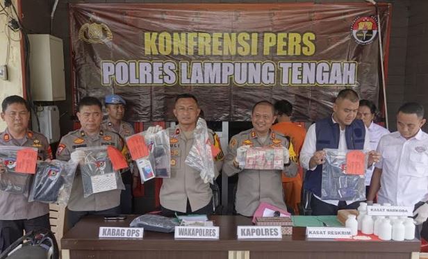 title Sakit Hati Ditagih Utang jadi Motif Pria di Lampung Rampok dan Bunuh Juragan Sembako Sakit Hati Ditagih Utang jadi Motif Pria di Lampung Rampok dan Bunuh Juragan Sembako