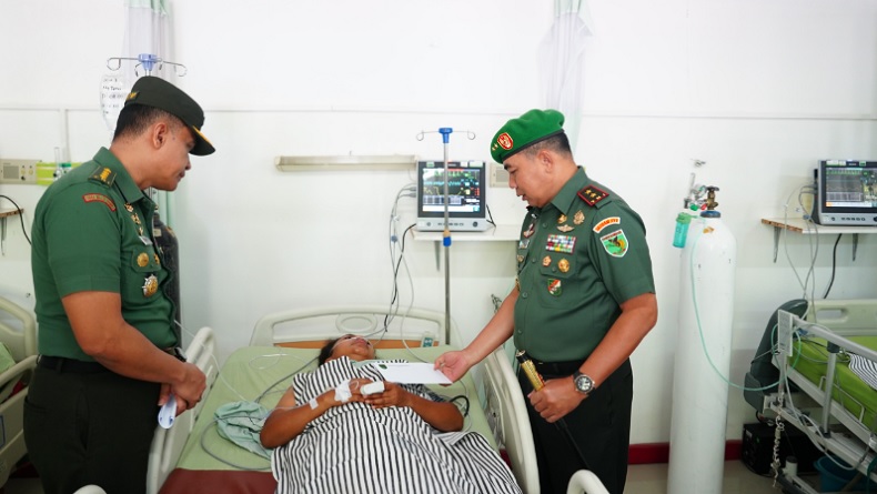 title Pangdam XVII/Cenderawasih Jenguk Guru dan Nakes Korban Kebrutalan OPM Pangdam XVII/Cenderawasih Jenguk Guru dan Nakes Korban Kebrutalan OPM
