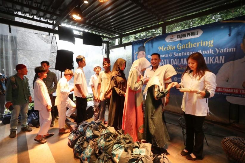 Kadin Indonesia Berikan Santunan 1.000 Paket Sembako - Bagian 1