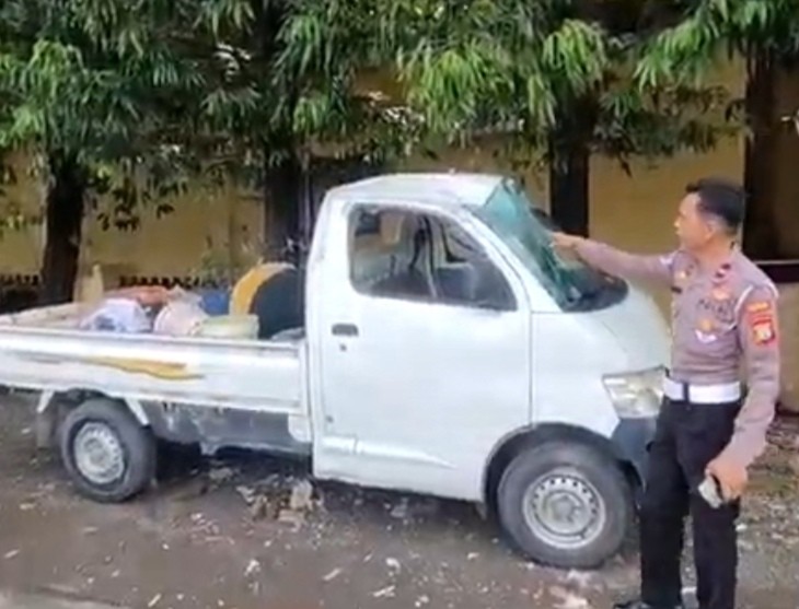 title Kecelakaan Maut Pikap Angkut 20 Orang Terbalik di Maros, 1 Tewas 19 Luka-luka Kecelakaan Maut Pikap Angkut 20 Orang Terbalik di Maros, 1 Tewas 19 Luka-luka
