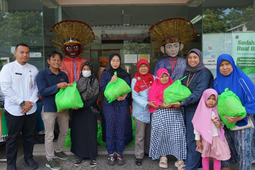 JIEP Berbagi Berkah Ramadan kepada Masyarakat Sekitar Kawasan Industri Pulogadung - Bagian 2