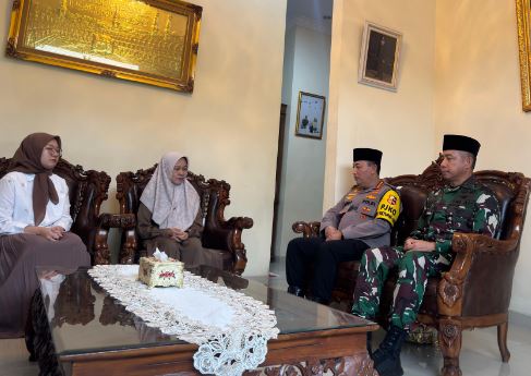 Kapolri Beri Penghargaan Rekpro Bintara ke Daffa, Sepupu Almarhum Briptu Ghalib